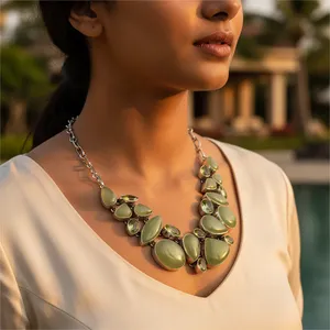 Collier pour femme en pierre naturelle de jade vert, avec pendentif géométrique tendance, chaîne à maillons argentés, cadeau de fête, bijoux - Product Image 2