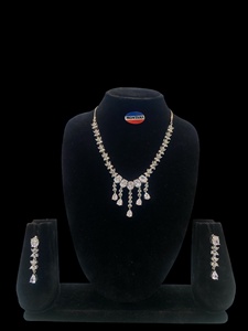 Ensemble de collier AD traditionnel avec boucles d'oreilles Magnifiquement bijoux en diamants américains pour vêtements ethniques et événements spéciaux - Product Image 4