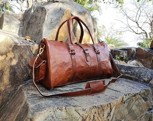 กระเป๋าดัฟเฟิลกระเป๋าหนังแท้สีน้ำตาลใส่ได้ทั้งชายและหญิงทำด้วยมือโลโก้ตามสั่งแบบวินเทจสำหรับวันหยุดพักผ่อนเล่นกีฬาลูกกวาด - Product Image 5