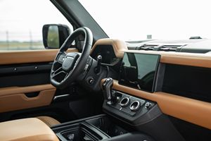 Land Rover Defender 110 V8 2024 USADO EN EXCELENTES CONDICIONES, 8,100 Millas, Motor V8 Supercargado de 518 hp, 4x4, Propiedad de Texas - Product Image 6