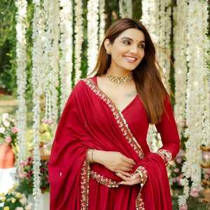 Costume Anarkali traditionnel de luxe en soie romaine de haute qualité avec broderie de paillettes Salwar Kameez pour les fêtes - Product Image 2