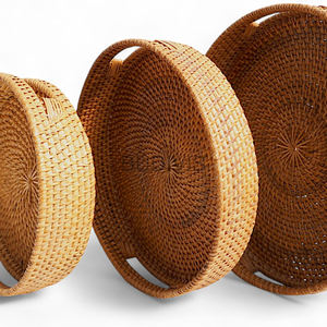 Venta al por mayor de bandeja versátil de ratán natural esencial para servir bebidas y aperitivos - Product Image 1