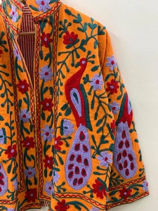 Veste brodée de paon Suzani en coton fait à la main Veste courte brodée Suzani Bomber Veste femme pour femme - Product Image 2
