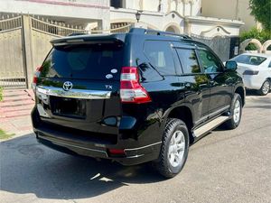 รถยนต์โตโยต้าแลนด์ครุยเซอร์ ปราโด รุ่น KEI เกียร์ธรรมดา/อัตโนมัติ เครื่องยนต์ดีเซล 8 ลิตร รถมือสองสำหรับขาย - Product Image 2