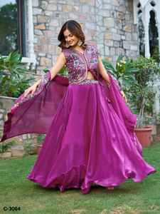 Última Moda en Ropa Femenina, Lehenga Choli de Seda Pura Fendy, Lista para Usar, con Bordado Intenso de Lentejuelas e Hilos para Mujer - Product Image 3