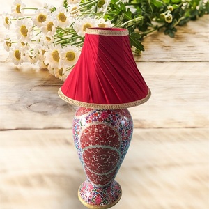 Elegante lámpara de mesa Kashmiri Paper Mache hecha a mano para una decoración única del hogar - Product Image 1