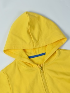 เสื้อฮู้ดซิปสีเหลืองหนา 500 GSM ผ้าฝ้ายฟลีซคุณภาพสูง พิมพ์โลโก้ตามสั่ง ดีไซน์กระเป๋าเสื้อแบบสตรีทแวร์ - Product Image 4