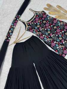 Ensemble de vêtements de fête et de mariage de créateur en fausse Georgette multicolore séquence et broderie haut et Sharara avec filet papillon Dupatta - Product Image 4