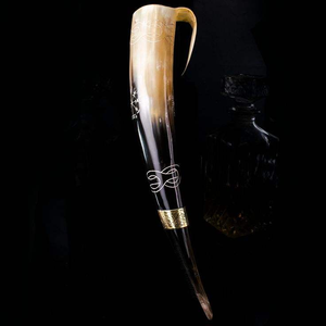 Coupe à vin en corne de festival viking avec porte-ceinture en cuir pour les participants aux foires médiévales et les chercheurs de cadeaux de style nordique - Product Image 1