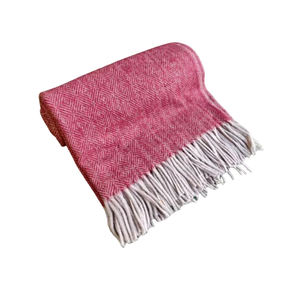 ผ้าตาหมากรุกก้างปลาเพชรสีแดงลายคลาสสิกสง่างามของเบอร์รี่สำหรับตกแต่งบ้าน - Product Image 6