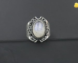 Anillo de Bodas de cabujón ovalado de piedra lunar arcoíris, Plata de Ley 925, chapado en oro, ajuste de punta, joyería de piedras preciosas curativas única - Product Image 1