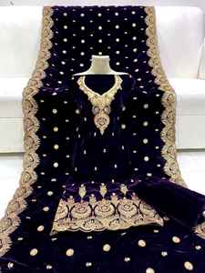 Broderie lourde Dupatta et robe en velours pakistanais pour femmes fait à la main Nakshi Dabka travail hiver femmes vêtements vêtements de fête - Product Image 3