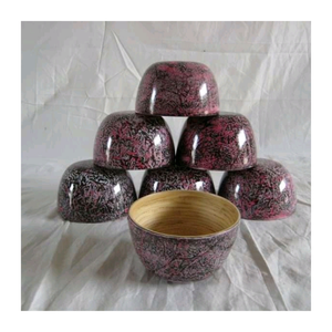 Bol en bambou fait à la main avec un motif en bois élégant, une finition lisse et durable, parfait pour les collations, les salades ou les repas. - Product Image 2