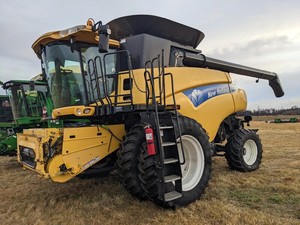 Moissonneuse-batteuse New Holland CX7090 d'occasion avancée, haute performance, pour une récolte efficace, à vendre - Product Image 4
