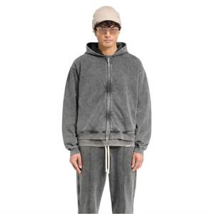 Sudadera con capucha Boxy inicial para hombres y mujeres Detalles bordados de marca mínima Ajuste Premium con mangas anchas Elegante y cómodo - Product Image 6
