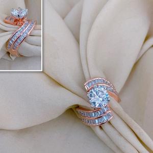 Élégant Designer Rose Finition Meilleure Qualité Anneau Réglable Pour La Fonction Et La Fête De Mariage Collection De Vêtements Pour Les Femmes Et Les Filles - Product Image 1