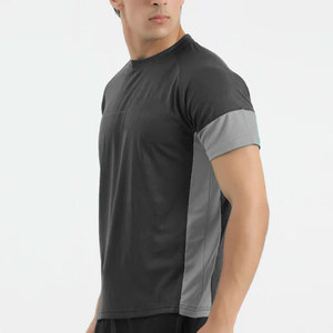 Camiseta deportiva de corte regular, personalizada para gimnasio, con paneles de diseño, media manga, logo impreso, para correr, elástica y lisa. - Product Image 3