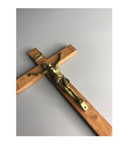 Crucifix mural en laiton et en bois de style vintage, décoration religieuse chrétienne pour l'église et la maison - Product Image 1