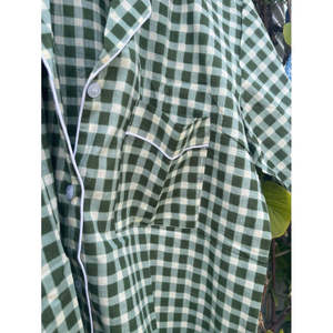 Pijama corto verde a cuadros vichy personalizable, mono sostenible con cintura elástica y cordón con botones para el hogar, conjunto de bata tejida ODM - Product Image 3