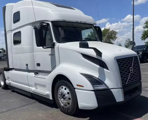 Camión con Cabina Dormitorio VOL_VO Usado en Excelentes Condiciones, Modelos 2024, 2023, 2022 - VNL64T860 - Product Image 2