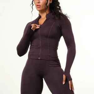 2025 ensemble de vêtements de sport de fitness pour femmes personnalisé veste de yoga, leggings d'entraînement et soutien-gorge de sport vêtements de sport - Product Image 1