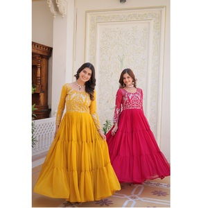 El mejor diseño y elegante vestido de satén con escote corazón perfecto para cualquier ocasión accesible a un precio razonable - Product Image 1