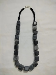 Collar de Cuentas de Resina Elegante, Accesorio de Joyería Atrevido y Llamativo para los Amantes de la Moda Moderna de la India - Product Image 3