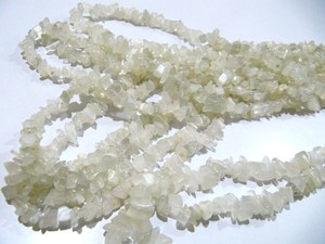 Perles de pierre de lune blanche naturelle facettées non taillées de forme libre, 6-10 mm, de qualité supérieure, en fil gradué de 34 pouces de long - Product Image 3
