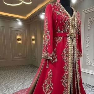 2025 @ Traditionnel Algérien Rouge Takchita Caftan avec sentier Robe sur tissu Crape avec perles de verre en cristal embellies, travail Dabka - Product Image 1