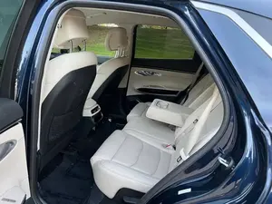 GENESIS GV70 2.5T AWD 2023 d'occasion, conduite à gauche/droite - Product Image 2