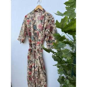 Kimono floral indio de algodón estampado a mano para playa, accesorio para traje de baño - Product Image 5