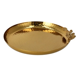 Bandeja de servicio de metal de forma redonda de diseño martillado con asas de bandejas de servicio de cena de comida de alta calidad con tamaños 36x36x6,5 cm - Product Image 4