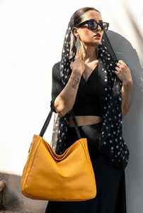 Sac Hobo Vintage Jaune en Cuir Véritable pour Femme, Sac à Bandoulière Souple et Décontracté, Convertible en Sac Bandoulière ou Sacoche, Grand Fourre-tout à Deux Bretelles - Product Image 3