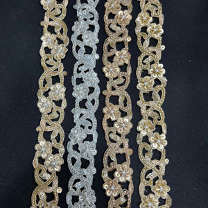 Broderie en dentelle multicolore sur tissu de tulle 100% coton Accessoires vestimentaires et décoration artistique - Product Image 1