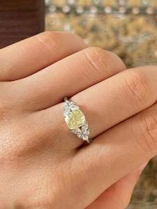 Bague de fiançailles Moissanite jaune taille coussin Bague d'amour cadeau d'anniversaire et de mariage en argent 925 avec diamant taillé - Product Image 3