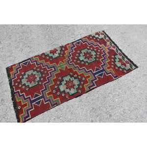 Alfombra Turca Pequeña de 2.5x4.9 pies, Alfombra de Lana Roja con Diseño Floral Vintage - Product Image 2