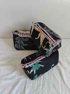 Ensemble de 3 trousses de maquillage matelassées en coton et étuis avec sac de voyage - Organisateur imprimé jungle noir - Product Image 6