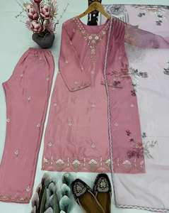 Conjunto de Kurta para Mujer, Diseño de Diseñador, Crepé Natural Pesado con Bordado de Lentejuelas, Corte Regular, Dupatta Elegante Reversible, Casual para Todas las Temporadas - Product Image 5