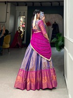 Soie Kanjivaram traditionnelle parfaite avec Georgette dupatta et lehenga choli cousu en vente en ligne