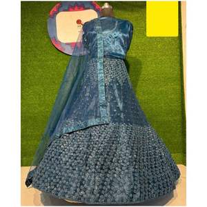 Juego de Lehenga Choli de red bordada pesada con 3 M Flair 2,5 M Dupatta 1,2 M Butti Border para fiestas de verano estilo Jarkan - Product Image 3