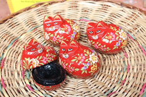 Décor de Pâques en papier mâché de qualité supérieure Mignonnerie printanière dans chaque boîte Cadeaux de Pâques uniques pour les amoureux des chats - Product Image 3