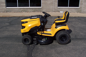Tondeuse à gazon industrielle Cub Cadet XT1 LT42, modèle 2022 - Product Image 2