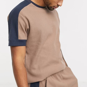 ชุดเสื้อผ้าแนวสตรีทสำหรับผู้ชายเซตเสื้อยืดและกางเกงขาสั้นทำจากผ้าฝ้ายสีทึบทำ100% ออกแบบโลโก้ได้ตามต้องการ - Product Image 3