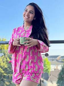 Conjunto de Shorts y Top de Manga Larga con Estampado Floral Indio en Bloque, Ropa de Dormir y Descanso, Color Rosa Intenso, Leopardo, Guepardo - Product Image 3