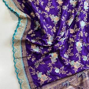 Sari de Seda Dola VASTRA COTTAGE con Bordado Meenakari Zari, Borlas, Cordones, Lentejuelas y Blusa en Contraste para Mujer - Product Image 3