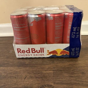 Bebida Energética Red Bull Edición Roja Sin Azúcar, Sandía con 114 mg de Cafeína más Taurina, 12 Onzas Líquidas, 6 Paquetes de 4 Latas (Paquete de 24) - Product Image 1