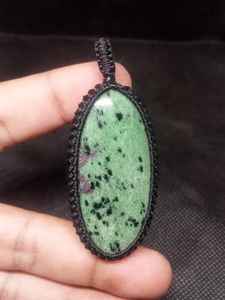 Collier pendentif en macramé en zoïsite rubis, bijoux bohèmes faits à la main pour femmes, cordon réglable - Product Image 2