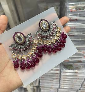 INDIEN DERNIÈRE TRADITIONNELLE KUNDAN HAUTE PLAQUÉ OR AVEC PERLE DESIGNER BELLE FANTAISIE KUNDAN BOUCLES D'OREILLES ENSEMBLE POUR FEMMES ET FILLES - Product Image 5