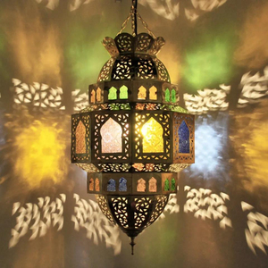 Lanterne suspendue marocaine vintage en laiton fait main avec verre blanc, lampe de plafond en métal pour la décoration de la maison et des hôtels - Product Image 6
