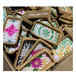 Cesta de Ratán con Incrustaciones de Conchas Decorativas - Bandeja Tejida a Mano de Lujo para Refrigerios en la Sala de Estar y Almacenamiento en la Cocina - Product Image 2